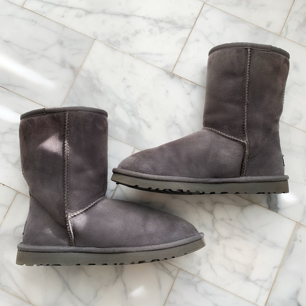 UGG Australia Classic Short II Boot In GREY